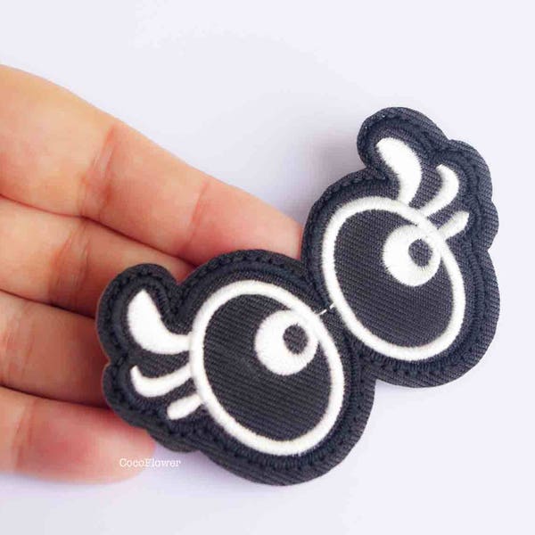 patch oeil de fille, motif cartoon avec cil, yeux poupée à coudre, accessoire peluche à coller,  écusson noir et blanc