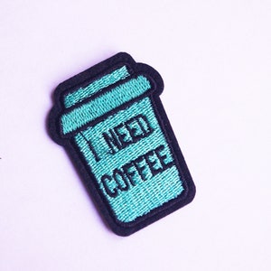 patch café, gobelet de café, écusson I need coffee, applique brodée vert turquoise 5 x 3.5 cm image 4