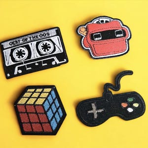 Vintage patch - 4 patches 80s and 90s objets - tape,  puzzle, games console, photo viewer patch