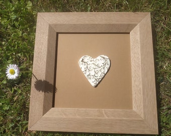 Marco de roble, corazón de cerámica, decoración de madera