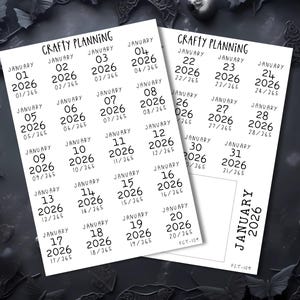 Pode incluir: Duas folhas de planejamento brancas com o texto "Crafty Planning" e datas de janeiro de 2026. Cada data é listada com o dia do mês e o dia do ano. As folhas estão em um fundo escuro.