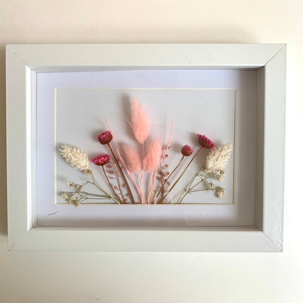 Bilderrahmen mit Trockenblumen in Rosa und Weiß, Naturblumen im Rahmen, Bild mit Trockenblumen im Holzrahmen