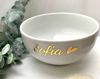 Große Müslischale aus Porzellan oder Bowl mit Namen, personalisiert mit goldener Schrift im Handlettering Stil