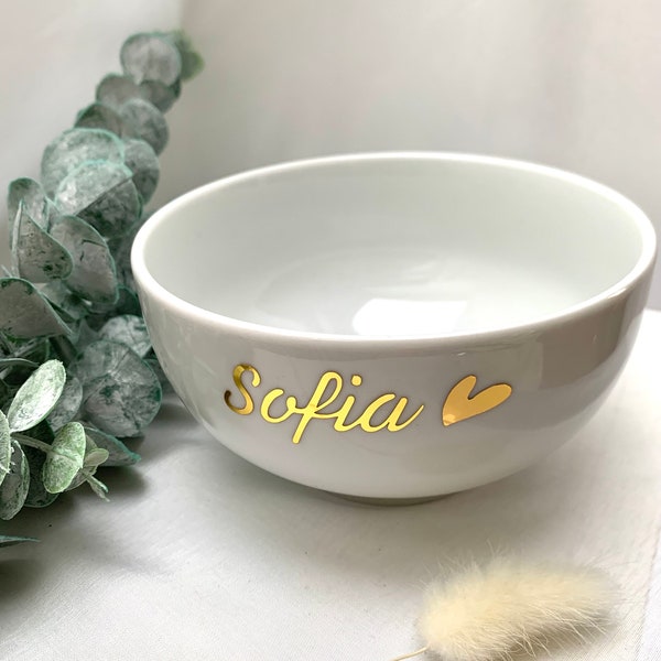 Große Müslischale aus Porzellan oder Bowl mit Namen, personalisiert mit goldener Schrift im Handlettering Stil