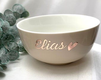 Müslischale aus Porzellan oder Bowl in Beige mit Namen, personalisiert mit goldener oder roségoldener Schrift im Handlettering Stil