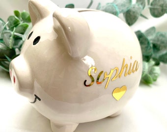 Süßes Sparschwein mit glänzendem, goldenem Wunschnamen, Sparschweinchen personalisiert aus Keramik, Spardose, Sparbüchse