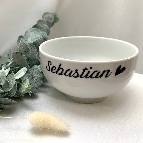 Große Müslischale aus Porzellan oder Bowl mit Namen, personalisiert mit schwarzer Schrift im Handlettering Stil