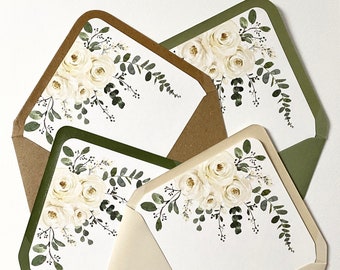 Sobre floral de 5x7 con solapa de diamante en color marfil, rosa y eucalipto, con sobre opcional en color kraft, salvia o niebla.