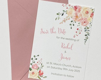 Muestra de tarjeta Save the Date tamaño A6 con diseño floral en acuarela en nuestro diseño Oonagh con sobre opcional en color rosa oscuro o verde salvia.