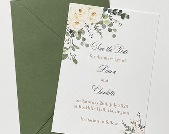 Muestra de tarjeta Save the Date tamaño A6 en color rosa marfil y eucalipto con sobre opcional en color niebla, salvia o verde.