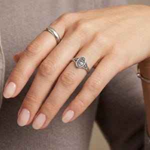 Sacred heart of Jesus ring. Sterling silver religious  ring. Lord savior jewelry. Vintage dainty signet ring