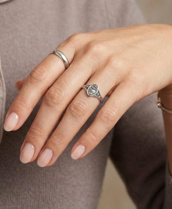 Sacred heart of Jesus ring. Sterling silver religious  ring. Lord savior jewelry. Vintage dainty signet ring