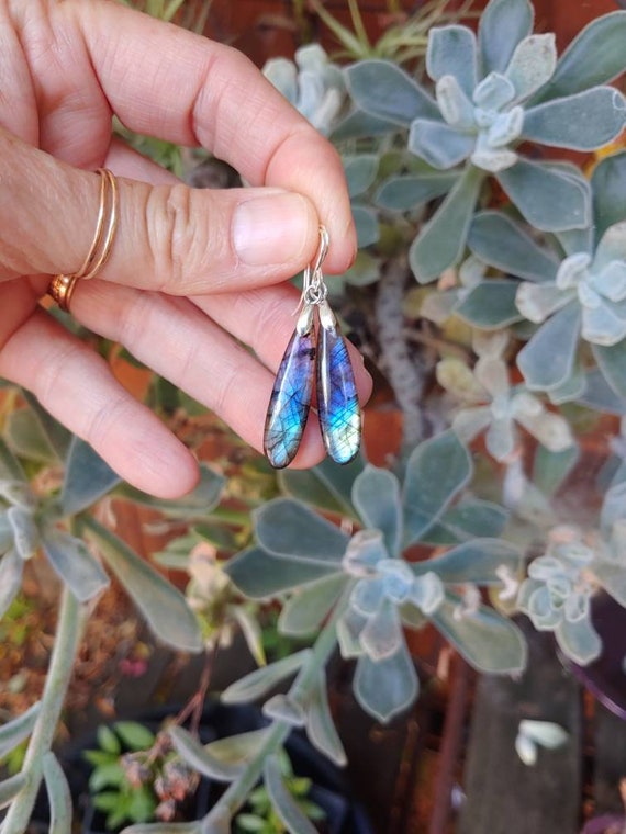 Sale! Slender Smooth Labradorite earrings.  Silver labradorite earrings.