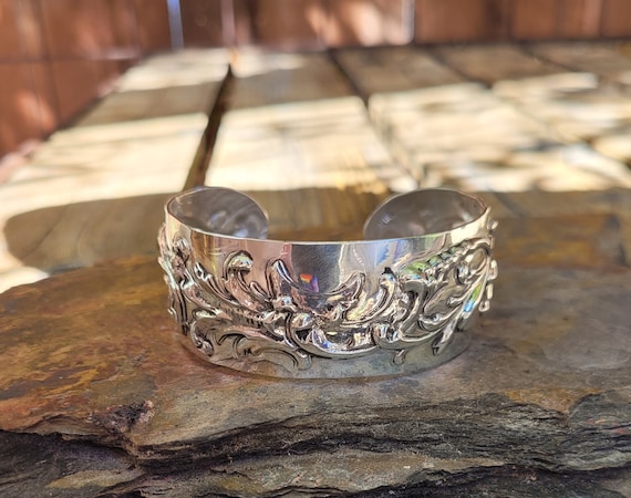 Parisian 1900s art nouveau fine silver cuff bracelet.  swirling design cuff bangle bracelet