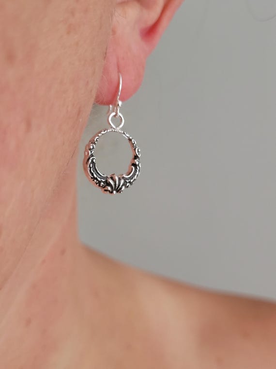 1900's French art nouveau dainty hoop earrings. Dainty design earrings. Art nouveau earrings