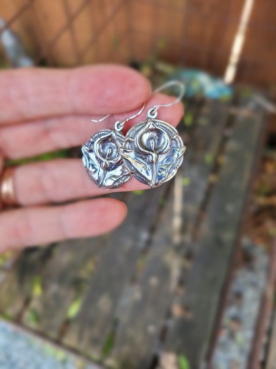 Art nouveau lily flower earrings. Sterling silver lily earrings. 1900s nouveau earrings