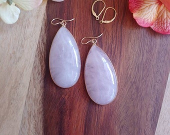 Orecchini in quarzo rosa laminato oro. Orecchini a goccia in quarzo rosa. Orecchini rosa pallido. Quarzo rosa naturale. Orecchini lunghi in quarzo rosa.