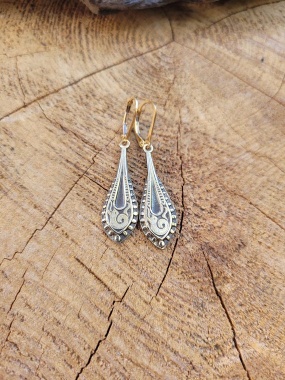 French art nouveau gold tone brass earrings. Dainty design gold earrings. 1900s nouveau earrings