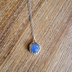 Elegant blue labradorite pendant necklace. Sterling silver labradorite necklace