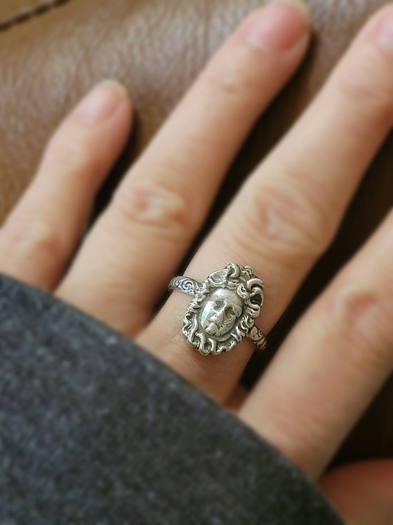 Medusa ring. Greek mythology priestess of Athena. Sterling silver ring