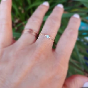 Bague en larimar délicat. Bague chaîne en larimar. Bague minimaliste. Bague en or délicate. Bague en argent fine. Bague en or rose