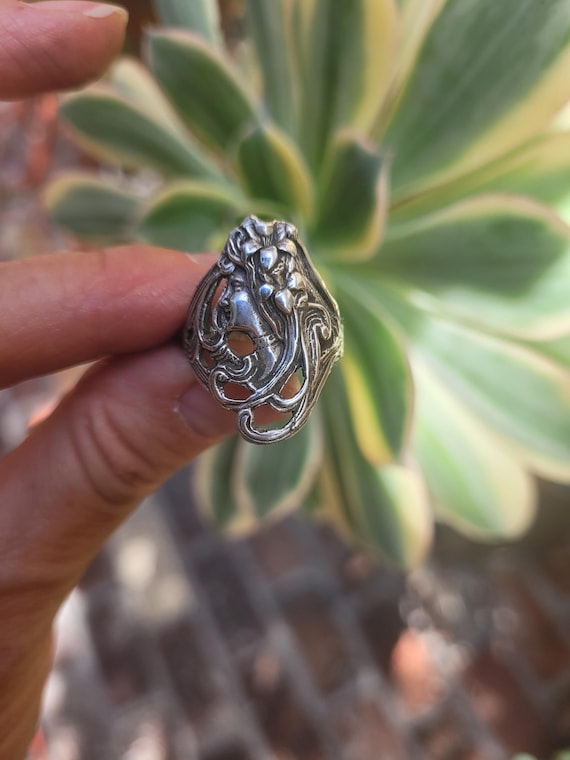 Stunning art nouveau woman ring. Vintage art nouveau ring