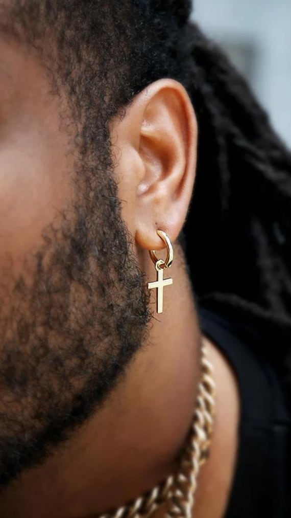 1 single 14k solid gold cross earring. Solid gold hoop earrings with cross. 14k huggie. Dainty gold cross. Dainty gold hoop earring.