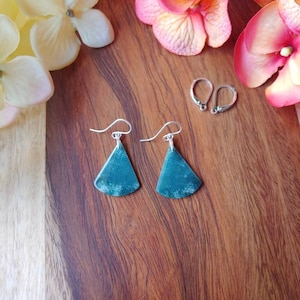 Opalisierte Holz Ohrringe. Sterling Silber Holz Ohrringe
