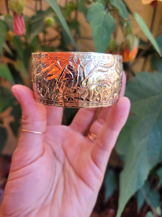 Gold tone Solid brass safari cuff bracelet.  Giraffe and elephant jewelry. Animal bracelet  Thick cuff bracelet. Megafauna
