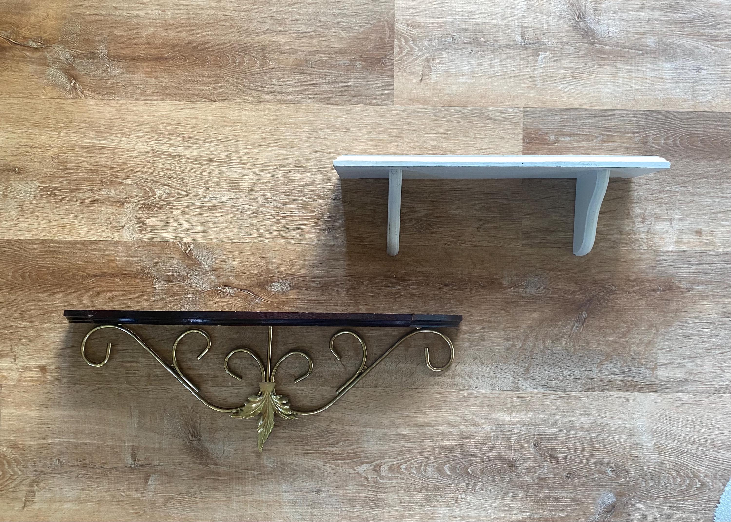 ヴィンテージ木製ウォールシェルフ：グレー塗装仕上げ、すぐに掛けられ