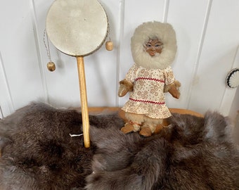 ヴィンテージ イヌイット エスキモー人形：本物の毛皮、革製の顔