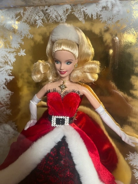 2007年　ホリデーバービー Amazon.com: Holiday 2007 for Barbie Doll NRFB : Toys & Games