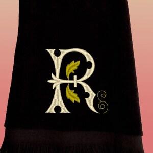 Monogrammed Towel, Embroidered Towels, Personalized Bathroom Towels, Bathroom Decor, Housewarming Gift, Gift For Her, Wedding Gift