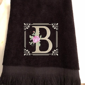 Monogrammed Fingertip Towel, Embroidered Framed Rose Towel, Personalized Hand Towels, Bathroom Decor, Home Decor, Housewarming Gift