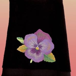 Fingertip Towel, Embroidered Pansy, Bathroom Decor, Floral Towels, Hand Towel, Housewarming Gift, Home Decor, Spring Flowers