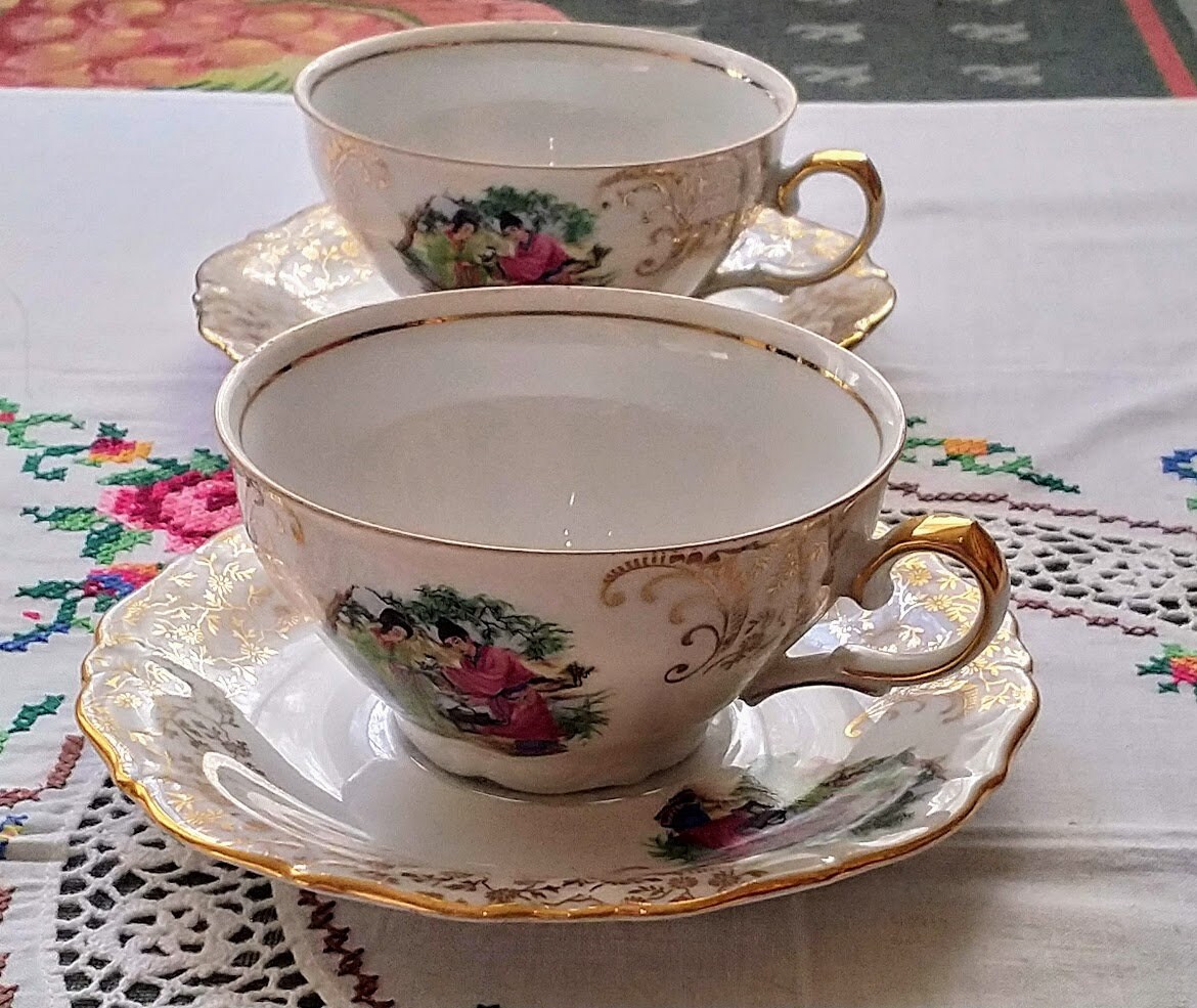 Lot de Deux Tasses à Thé avec Les Soucoupes Porcelaine Luxe Limoges , Signé Adp Royal Porcelaine Lux