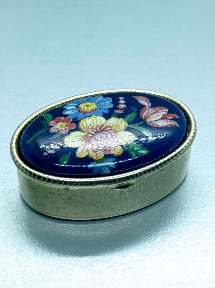Vintage Pilulier de Collection en Métal et Émail, Boite à Pilules Doré Émail Bleu Cobalt Decor Flora