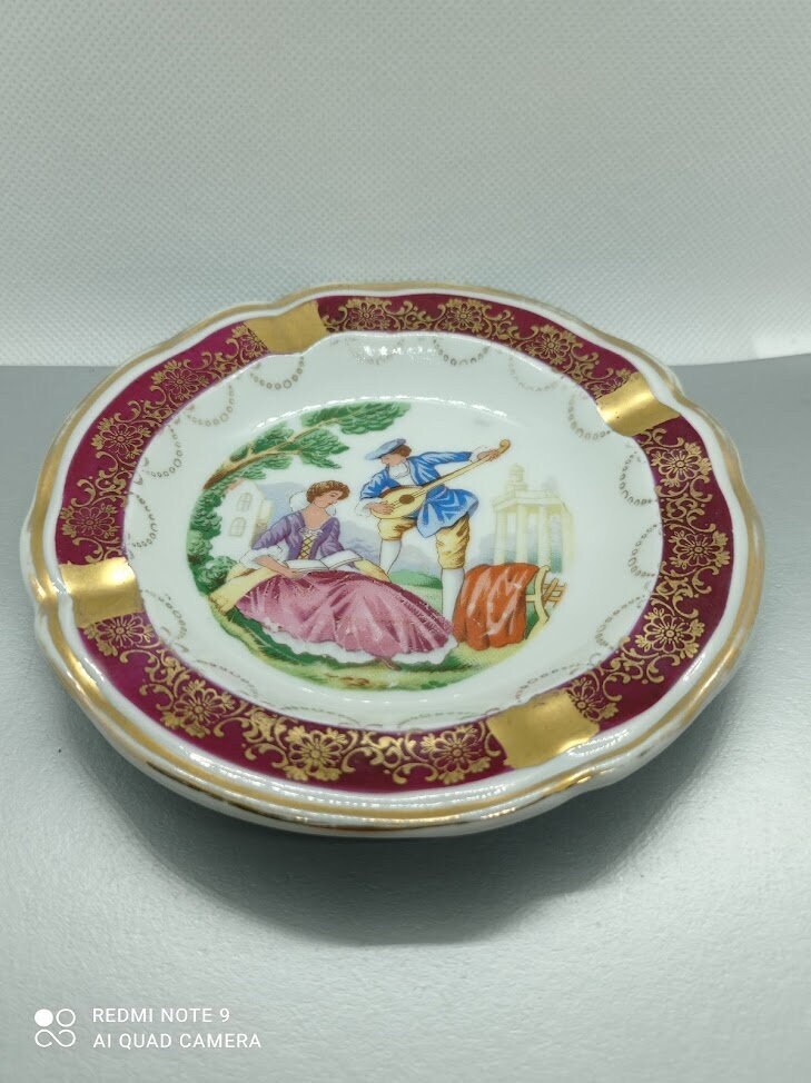 Petite Assiette Décoratives de Collection Porcelaine Limoges France Enluminé à La Main, Cendrier Pei