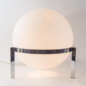 Space-age table lamp | White opaline glass | Chromebase | Vintage 80's