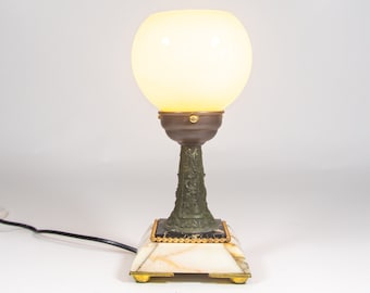 Art-Deco-Tischleuchte | Lampenschirm aus Opalglas | Marmorsockel | Vintage aus den 1920er Jahren