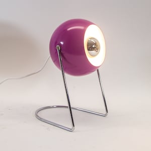 Lámpara de mesa de la era espacial | morado y cromo | Vintage años 70 | RESTAURADO