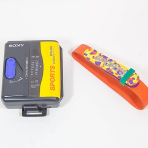 Sony sports ソニースポーツカセットウォークマン WM-FS393 Sony yellow Sports Walkman WM-FS393 Radio Cassette player