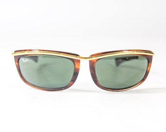Gucci - Occhiale da Sole Rettangolari - Verde Oliva - Gucci Eyewear Gucci - Occhiale da Sole Rettangolari - Verde Oliva - Gucci Eyewear
