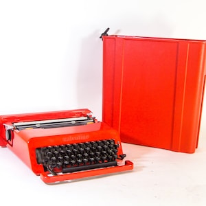 Olivetti Valentine | vintage typewriter | Design by Ettore Sottsass | vintage 60&#39;s