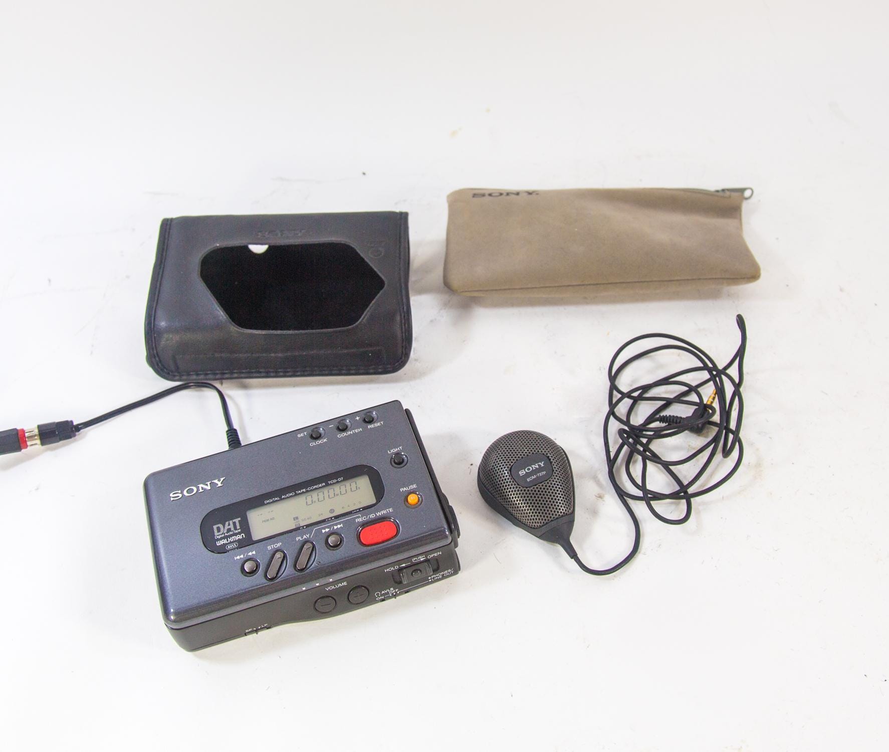 SONY DATプレーヤー WALKMAN TCD-D7 SONY DAT WALKMAN TCD-D7 Cassette Player 1.2W 1993 Portable