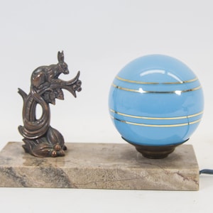 Art déco-bordslampa | Marmorfot | Blå lampskärm | Kaninstaty | Vintage 30-tal