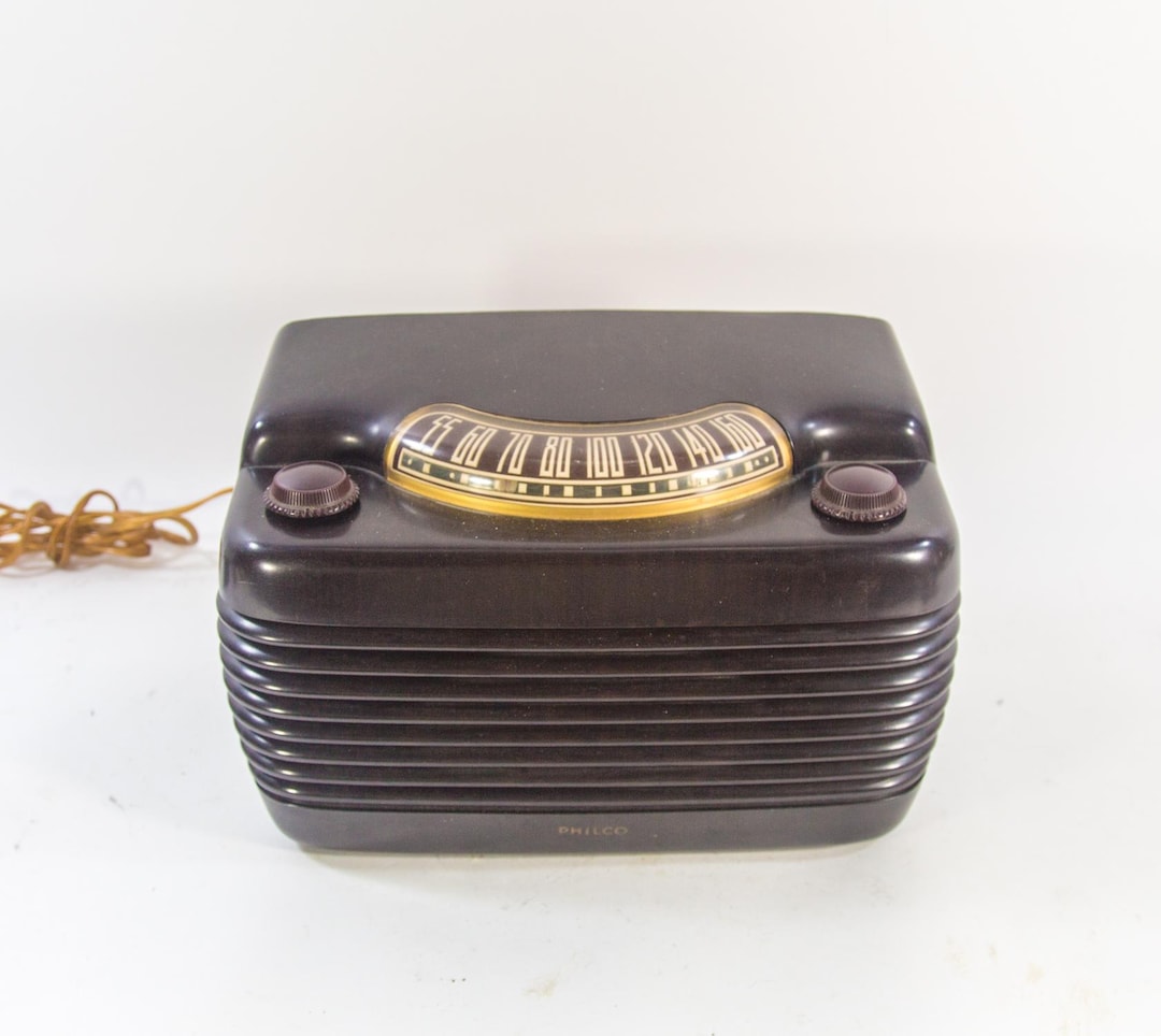 Philco Tube Radio | Streamline Design | Bakelite | 110V | AM Radio ...