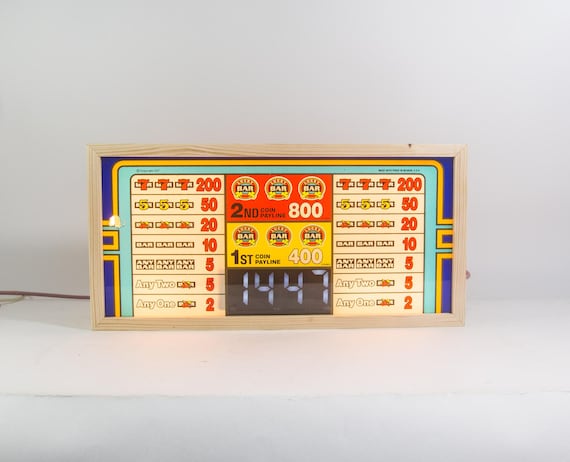 Vintage light display | Slot machine | Wooden casing | Vintage 80's