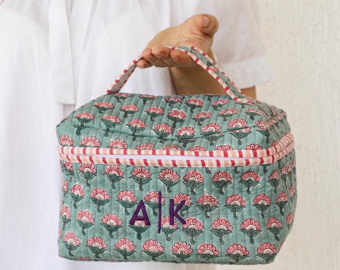 Personalized Vanity Case Mother’s Day Gift for Mom, Quilted Toiletry Bag Block Print Makeup Bag