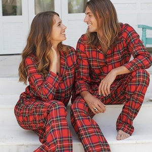 Personalisierte Familie Weihnachten Pyjamas | Romantisches Monogramm PJ Set für Damen, Herren und Hunde | Benutzerdefinierte Weihnachtsgeschenk PJs